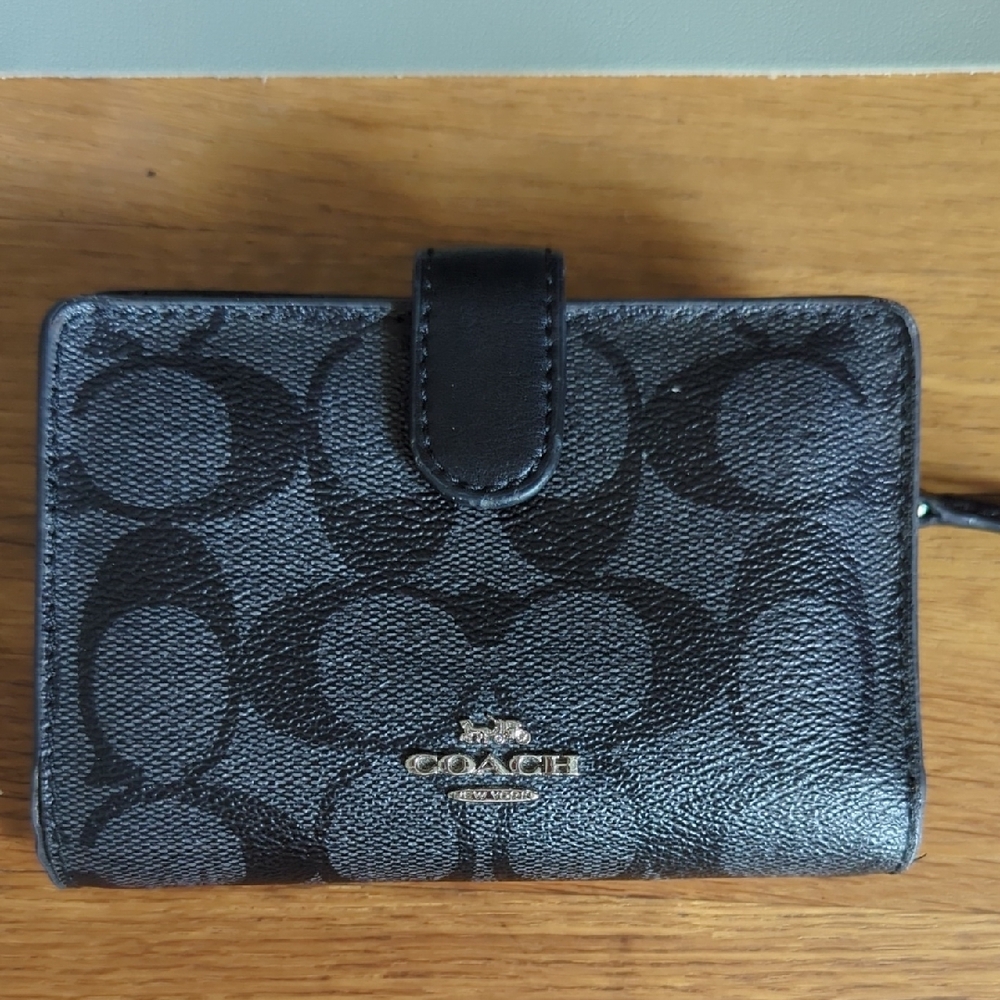 Coach Signature Black Card Holder